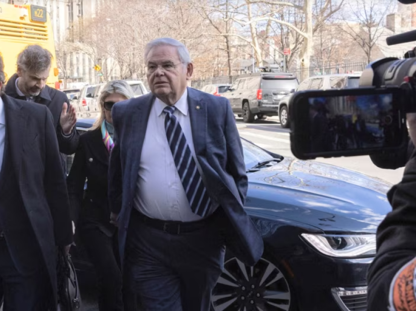 Senatori Menendez deklaron pafajësinë për akuzat për pengim të drejtësisë