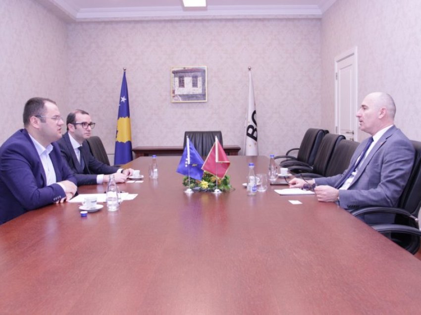 Guvernatori Ismaili takoi të ngarkuarin me punë të Ambasadës së Malit të Zi, Bernard Çobaj