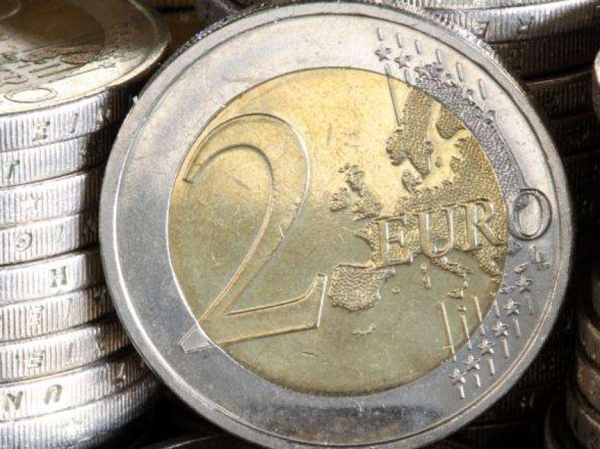 Konfiskohen mbi 1 e 700 monedha metalike 2-she false, u deponuan në bankomatet e bankës TEB
