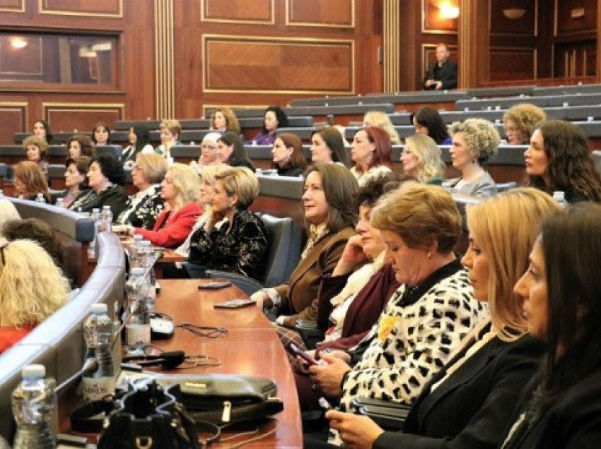 Konjufca: Roli i grave në Kuvendin e Kosovës nuk dallon prej burrave