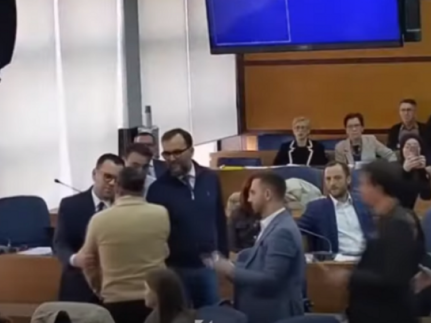 Sveçla për përplasjen në Kuvendin e Prishtinës: Nuk jam nxitësi i situatës