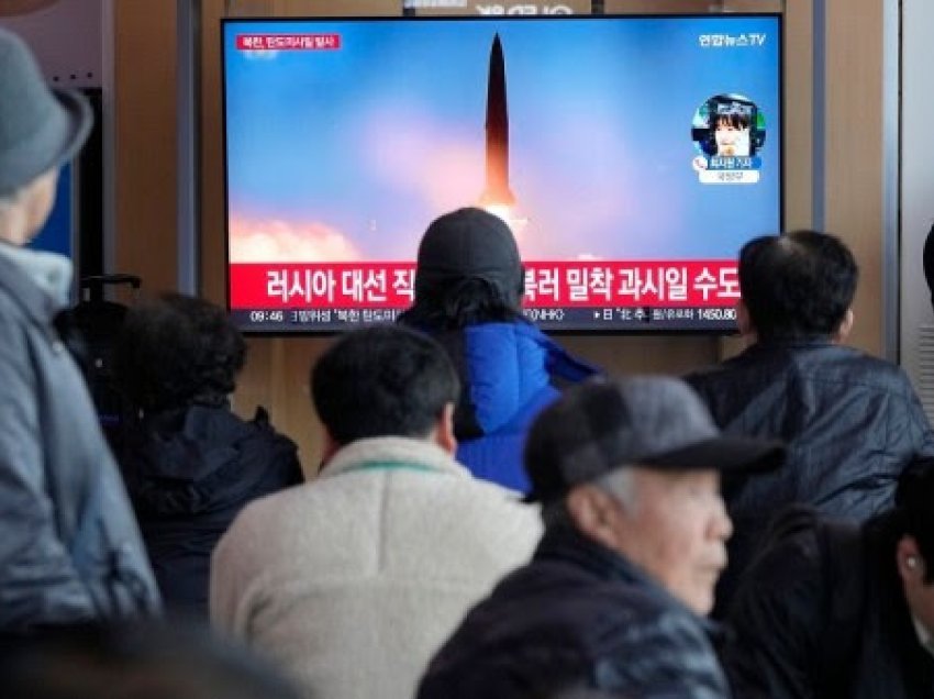 Koreja e Veriut lëshon raketa balistike ndërsa sekretari amerikan i shtetit Antony Blinken viziton Seulin