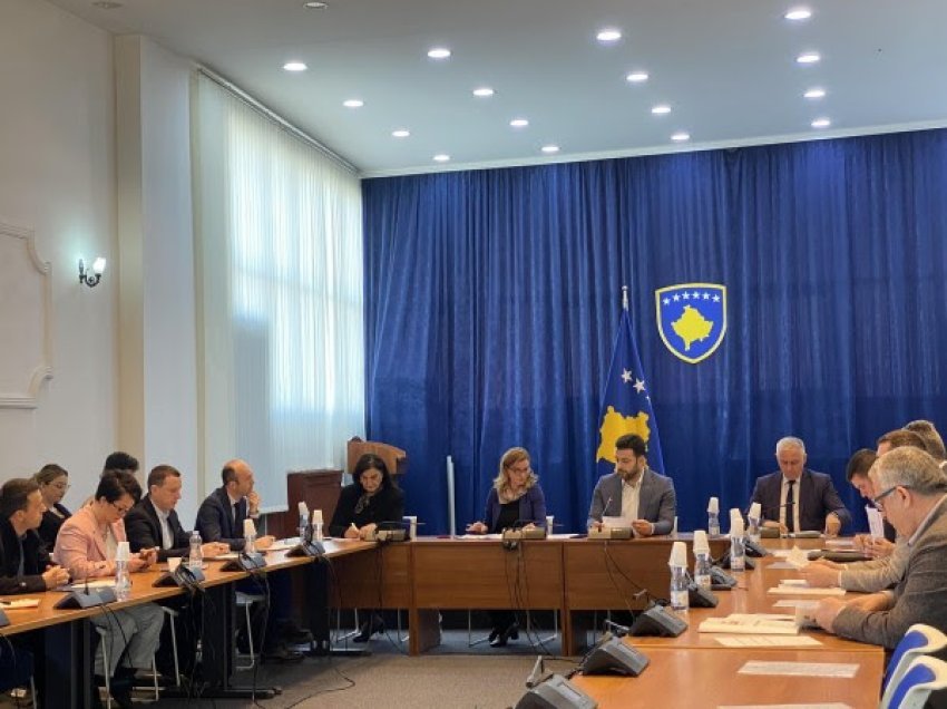 ​Anëtarët e KPM-së akuzohen se po shkelin Kushtetutën, letra e Premier Ligës se trajton Kosovën si shtet