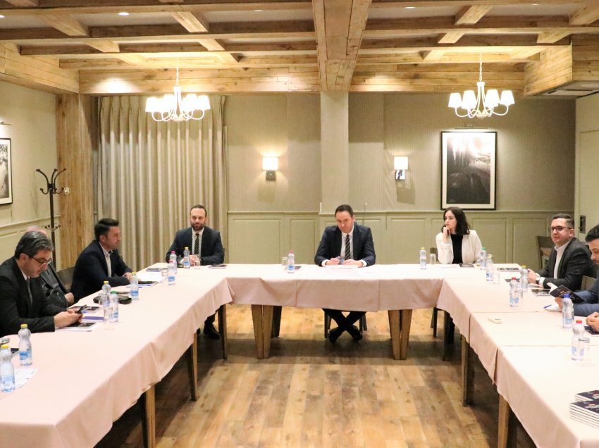 Kryetari Konjufca takoi kryetarët e komisioneve parlamentare