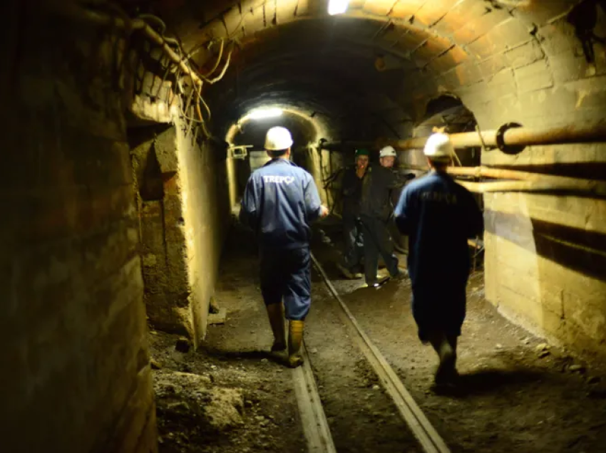 “Reuters” shkruan për iftaret 800 metra nën tokë të minatorëve të Trepçës
