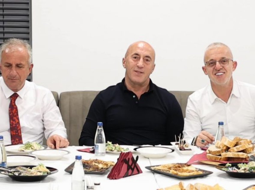 Ramush Haradinaj me Halil Kastratin shkojnë për iftar të Shtëpia e të Moshuarve