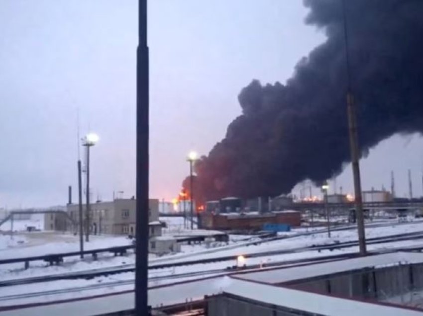 Sulmet ukrainase me dron dëmtojnë rafineritë ruse të naftës