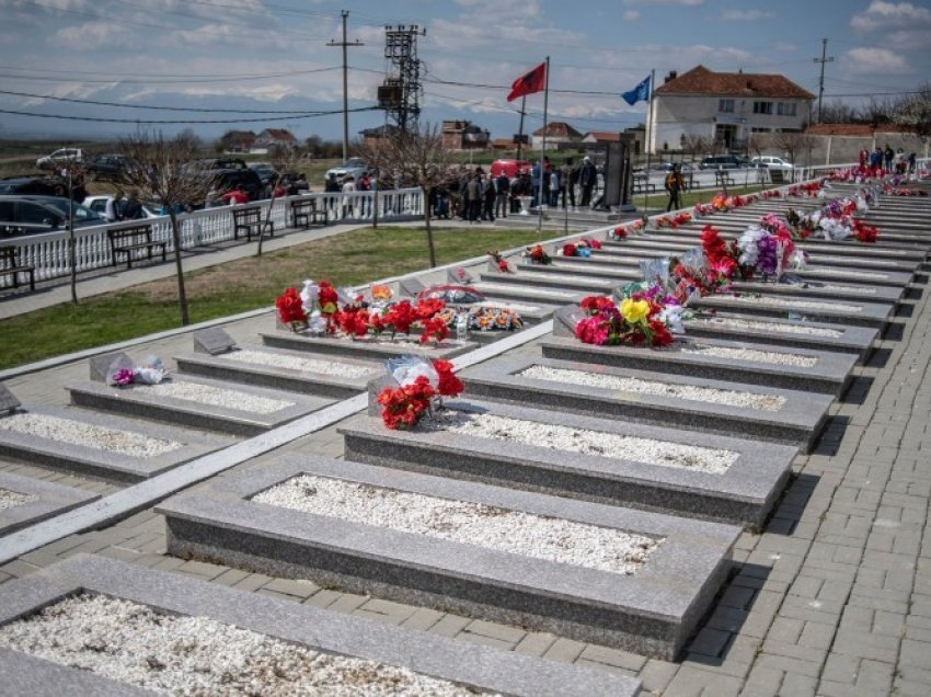 Osmani kujtoi 25-vjetorin e Masakrës së Pastaselës dhe të Burimit