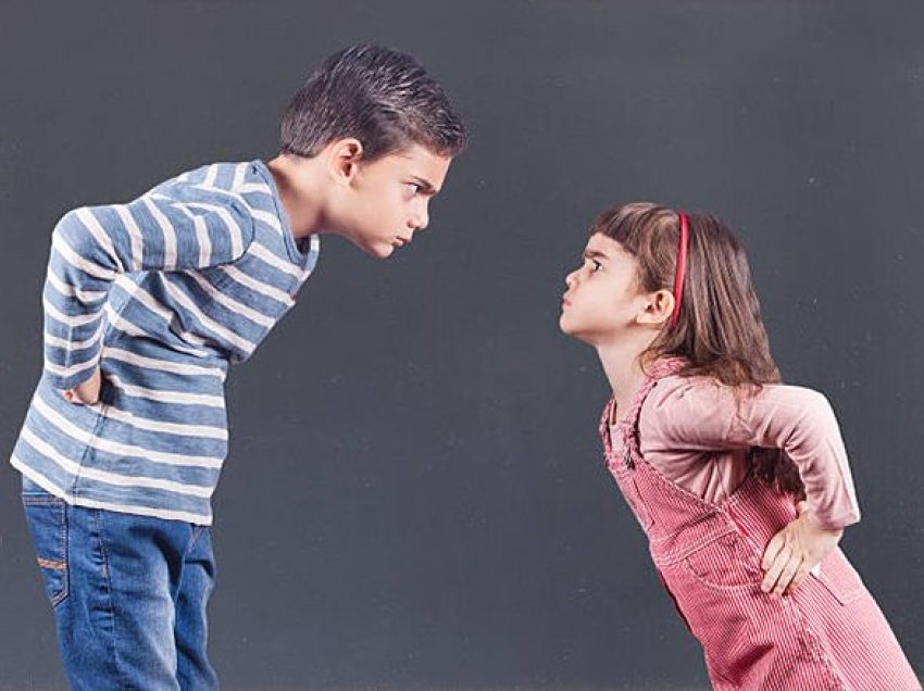 Këshilla e psikologes: Kurrë mos pengoni grindjen midis vëllezërve dhe motrave