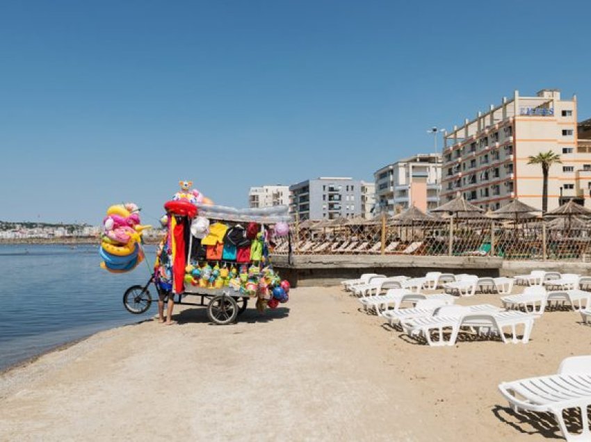 Ngriten çmimet e paketave turistike në Shqipëri, operatorët fajin ia lënë kursit të euros